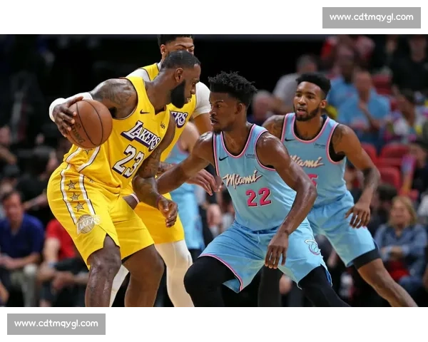 湖人对阵热火第四战鏖战詹眉合力掌控胜负走势关键时刻攻防博弈引爆悬念